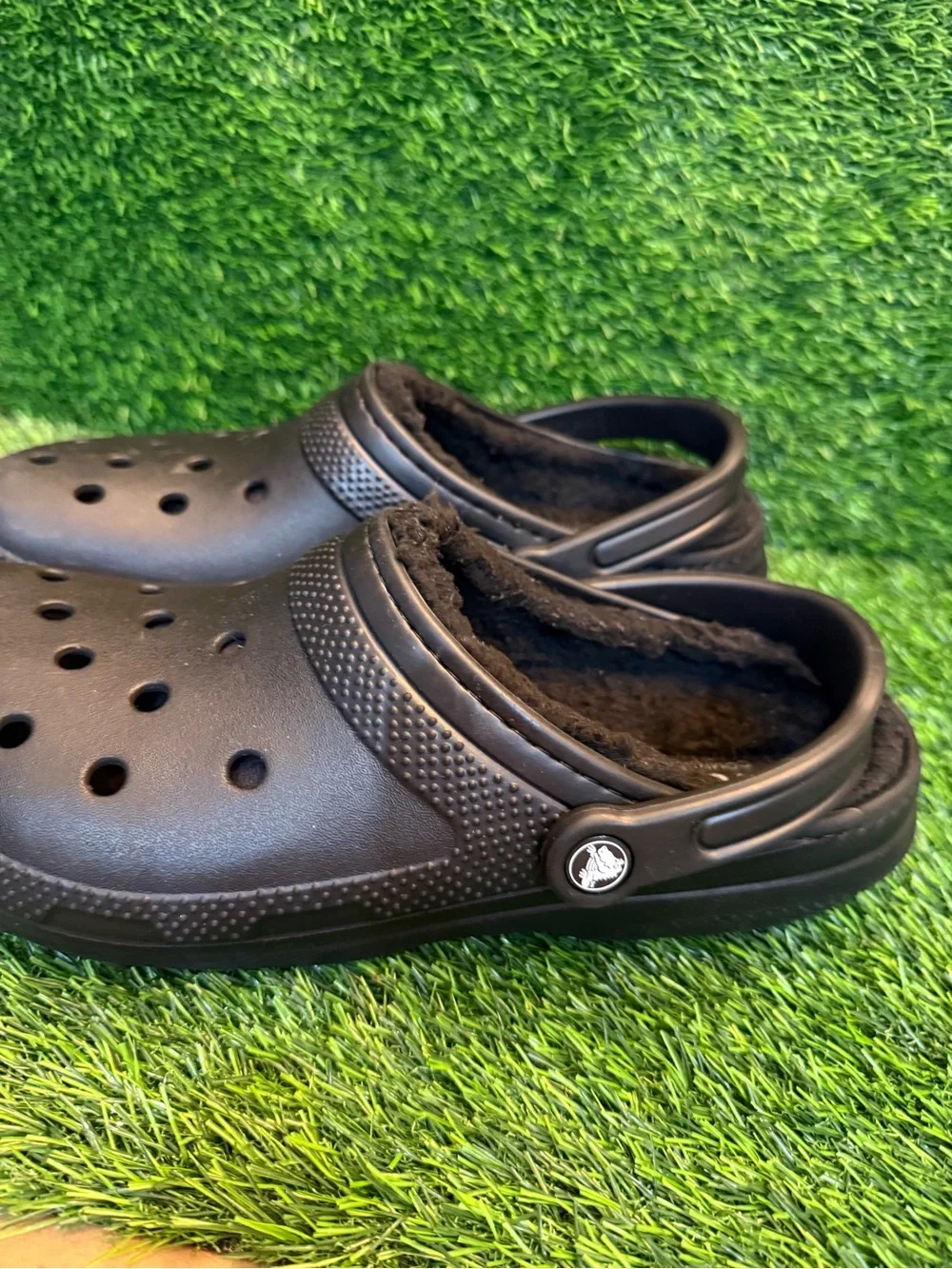 Crocs unisex Black Slip-On faux fur lined Clog Shoes m 10.  W12